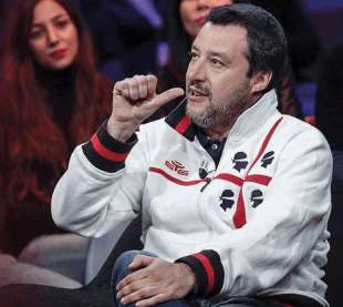 MATTEO SALVINI CON LA FELPA DELLA SARDEGNA