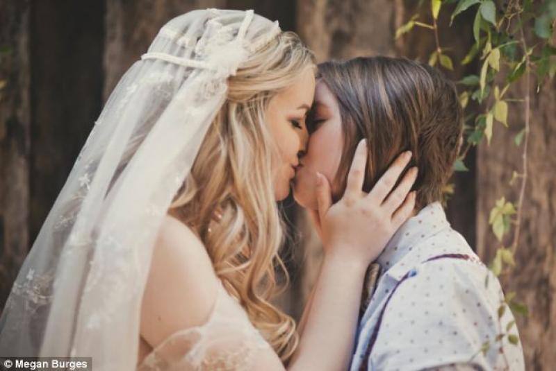 Lesbian bride maid honor