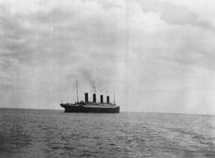 ultima foto del titanic a galla