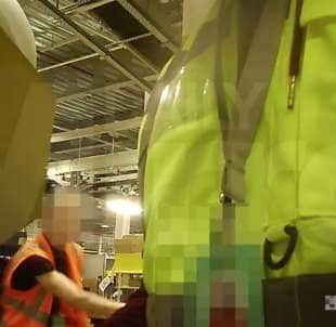 telecamera nascosta in un magazzino amazon inglese