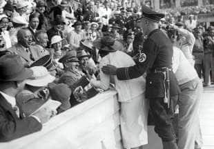 hitler reagisce a una sua fan americana agosto 1936