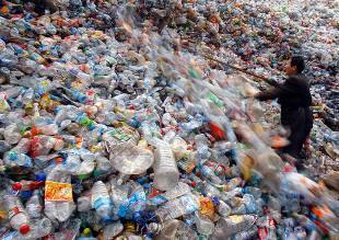 ogni anno cresce nel mondo la produzione di plastica ma il riciclo è  insufficiente - Cronache