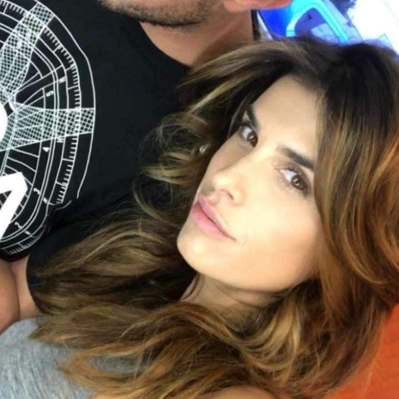 Elisabetta Canalis prepara dei biscotti a forma di pene: per chi saranno? -  Il Fatto Quotidiano