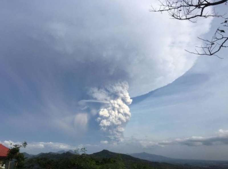eruzione vulcano taal nelle filippine 11