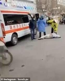 frame dei video delle persone che cadono a wuhan 6