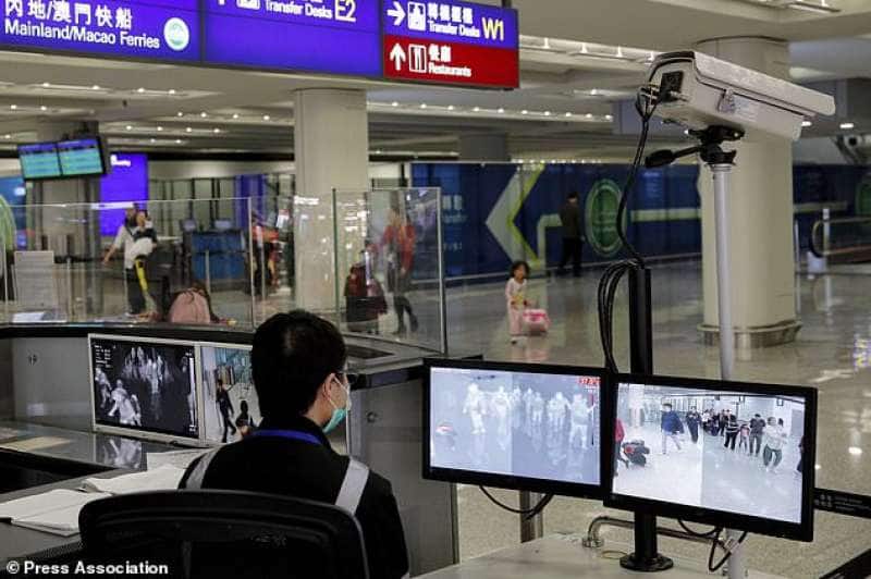 screening ai passeggeri che arrivano dagli aeroporti della regione di wuhan