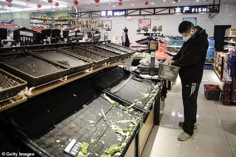 supermercati presi d'assalto a wuhan 1