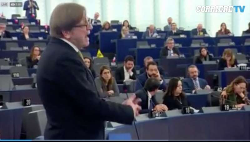 https://cdn-static.dagospia.com/img/foto/02-2019/guy-verhofstadt-contro-giuseppe-conte-1117766.jpg
