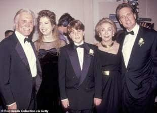 kirk, diandra, cameron, anne e michael douglas 1991