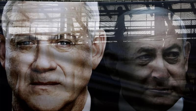 https://cdn-static.dagospia.com/img/foto/03-2020/benny-gantz-benjamin-netanyahu-1292328.png