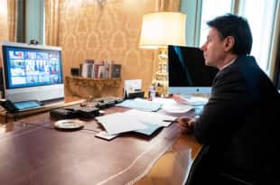 Giuseppe Conte pensosissimo durante il vertice virtuale con gli altri leader europei