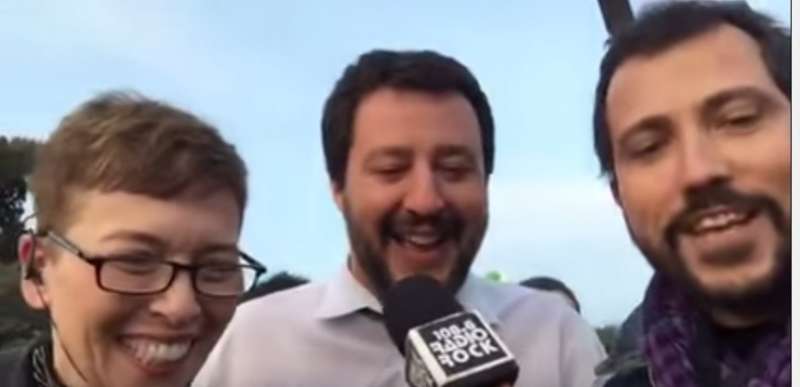 https://cdn-static.dagospia.com/img/foto/04-2016/matteo-salvini-irene-pivetti-karaoke-radio-rock-789795.jpg