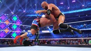 il pedigree di triple h su kurt angle