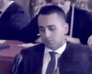 luigi di maio in imbarazzo davanti ad alessandro marescotti a taranto 1