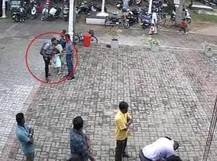 sri lanka kamikaze fa una carezza a una bambina prima dell'attentato 2