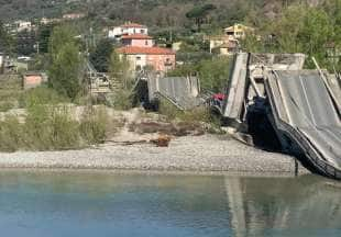 crolla ponte ad albiano aulla, provincia di massa carrara 6