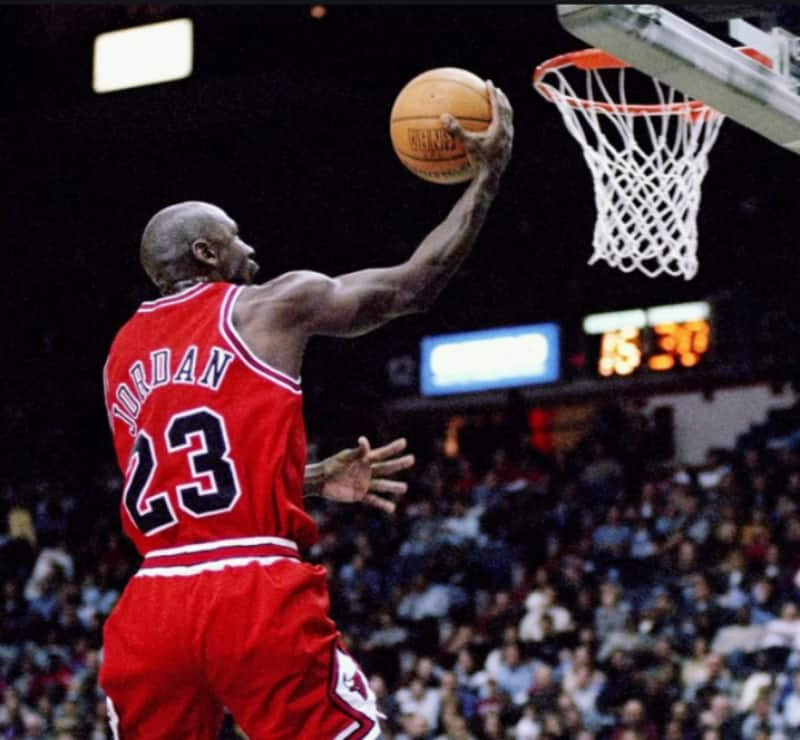 https://cdn-static.dagospia.com/img/foto/04-2020/michael-jordan-1304931.png