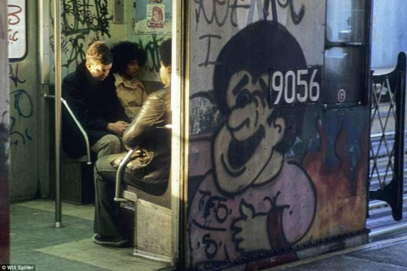 Graffiti New York Anni 70.Clic Le Foto Dell Inferno Su Ruote Ovvero La Metro Di New York Anni 70 Fra Criminali E Graffiti Dagospia