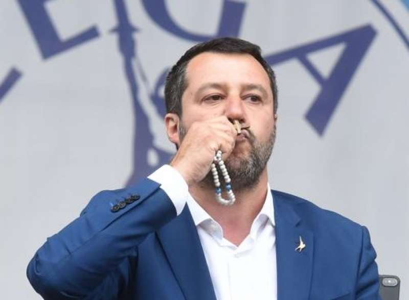 Salvini: Mi rubarono il pupazzo di Zorro all'asilo. II ricordo è nitido,  ci rimasi male - HuffPost Italia