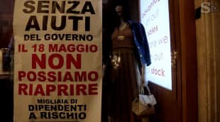 i cartelli nei negozi del centro di roma che rischiano di chiudere 2