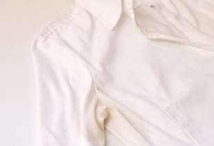 macchie su camicia bianca 1