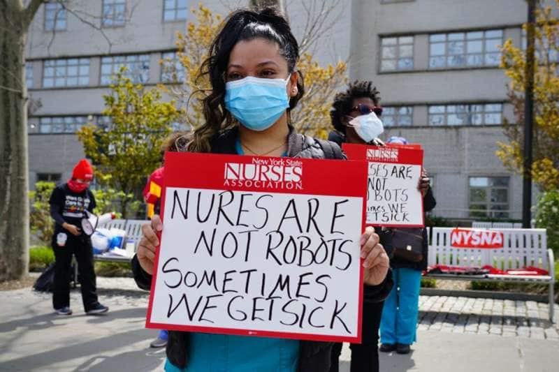 https://cdn-static.dagospia.com/img/foto/05-2020/protesta-infermiere-new-york-1315619.jpg