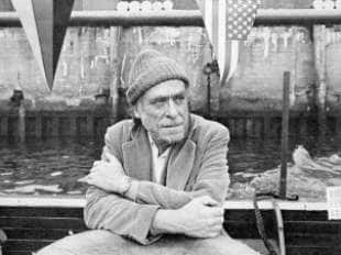 Charles Bukowski, tra donne, alcol, gatti e poesia: riscoprire un autore  geniale 