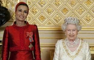 Mozah bint Nasser al Missned e la Regina Elisabetta