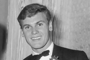 Il Necrologio Dei Giusti Perdiamo Anche Tab Hunter 86 Anni Celebre Attore E Cantante Americano Media E Tv