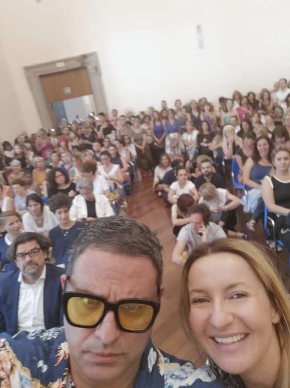 selvaggia lucarelli presenta il suo libro a milano e accorre