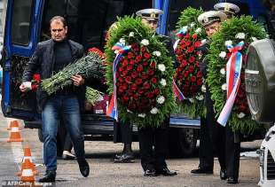 i funerali dei 14 marinai morti nell'incendio al sottomarino russo losharik 1