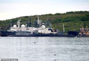 il sottomarino losharik rientra in porto