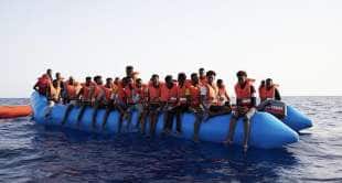 la nave alan kurdi della ong sea eye soccorre migranti 1