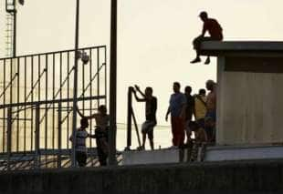 rivolta al cpr di ponte galeria a roma