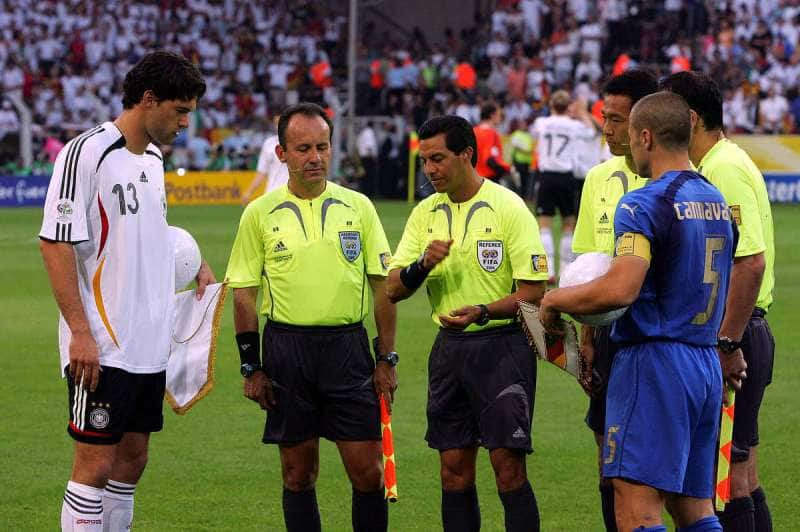 la versione di mughini - italia campione del mondo e la juve sarebbe stata  scaraventata in serie b - Sport