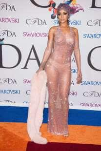 rihanna praticamente nuda ai cfda 2014