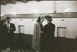 FOTO DI STANLEY KUBRICK NELLA METRO DI NEW YORK