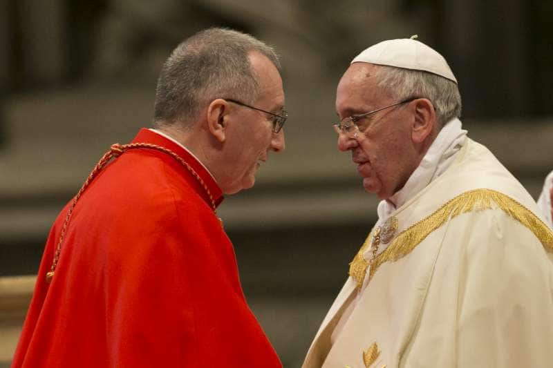 https://cdn-static.dagospia.com/img/foto/08-2016/papa-francesco-bergoglio-e-il-cardinale-parolin-827511.jpg