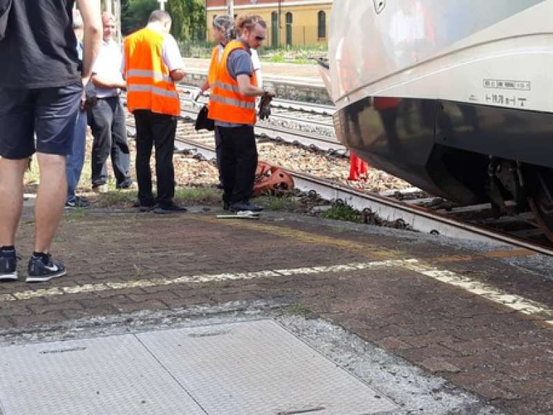 intercity si rompe due volte e una turista aggredisce il capotreno 2