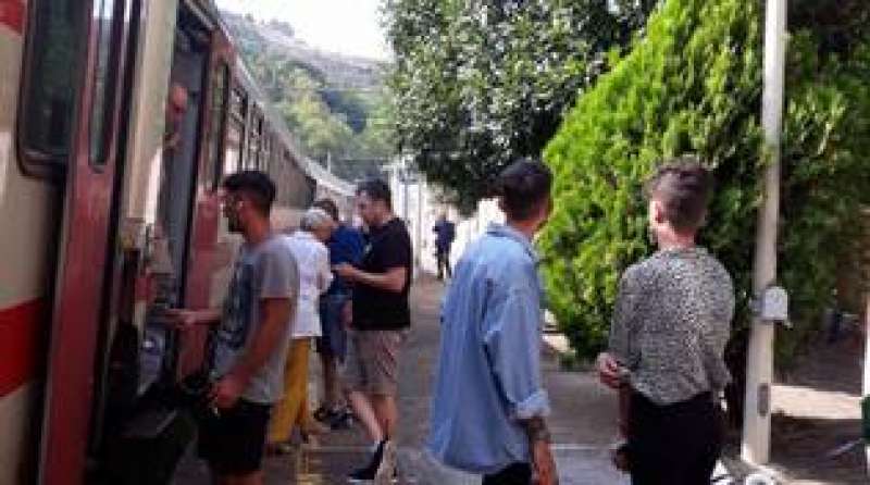 intercity si rompe due volte e una turista aggredisce il capotreno 3