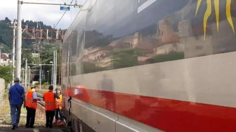 intercity si rompe due volte e una turista aggredisce il capotreno 4