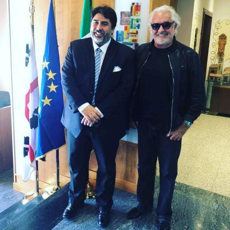 https://cdn-static.dagospia.com/img/foto/09-2019/christian-solinas-e-flavio-briatore-1209290.jpg