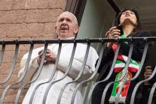 papa francesco e virginia raggi 3