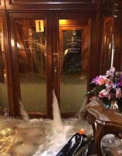 acqua che entra nell hotel gritti palace