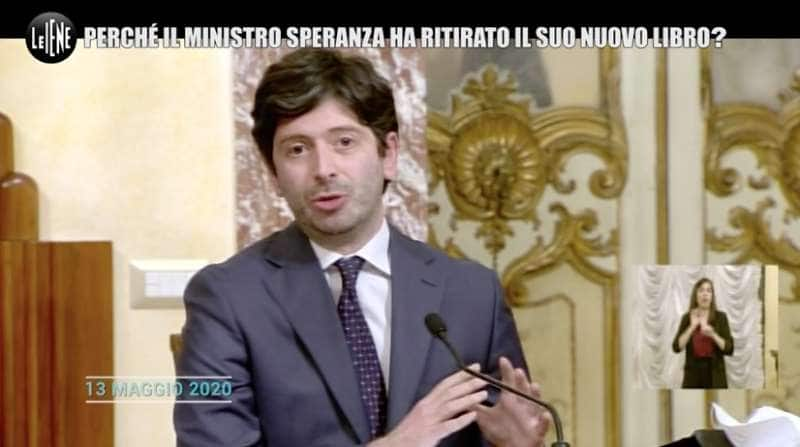 La Iena Filippo Roma Insegue Speranza Per Avere Chiarimenti Sul Libro Fantasma Le Risposte Politica