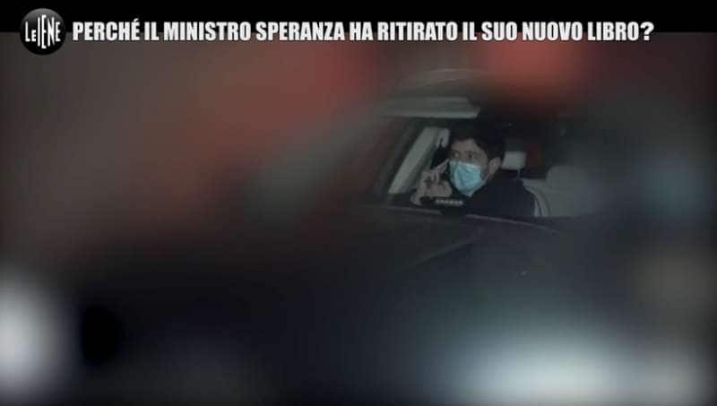 La Iena Filippo Roma Insegue Speranza Per Avere Chiarimenti Sul Libro Fantasma Le Risposte Politica