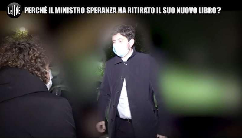 La Iena Filippo Roma Insegue Speranza Per Avere Chiarimenti Sul Libro Fantasma Le Risposte Politica