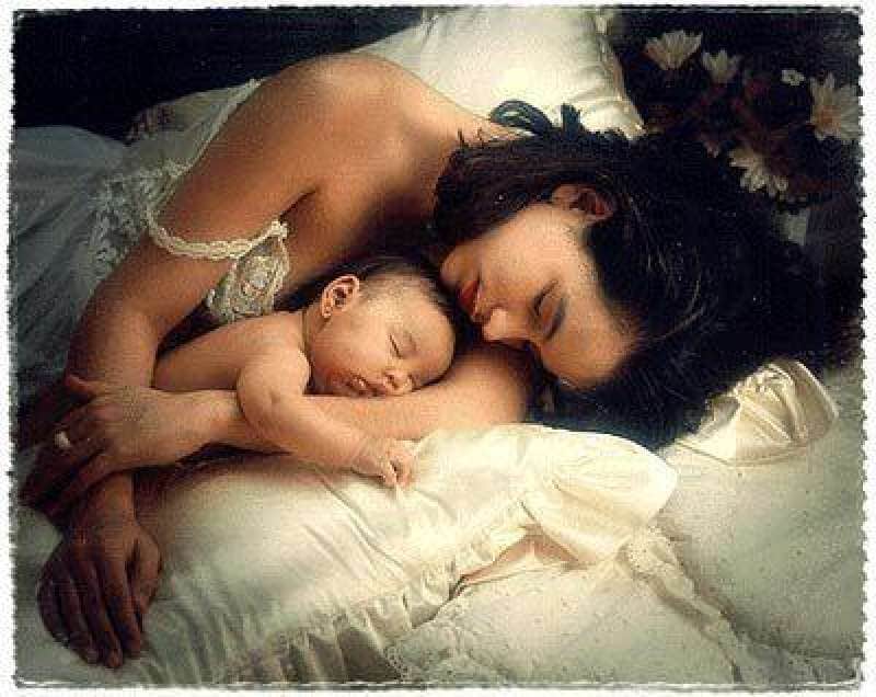 Зашла к спящему сыну. Мать и дитя. Спокойная мама с младенцем. Спокойной ночи малыши мама. Мать и дитя Колыбельная.