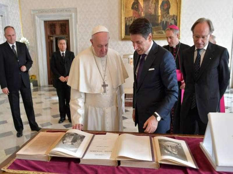 PAPA BERGOGLIO E GIUSEPPE CONTE