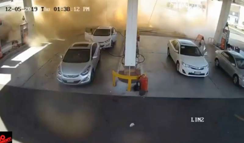 https://cdn-static.dagospia.com/img/foto/12-2019/esplosione-pompa-di-benzina-in-arabia-saudita-1-1249421.jpg